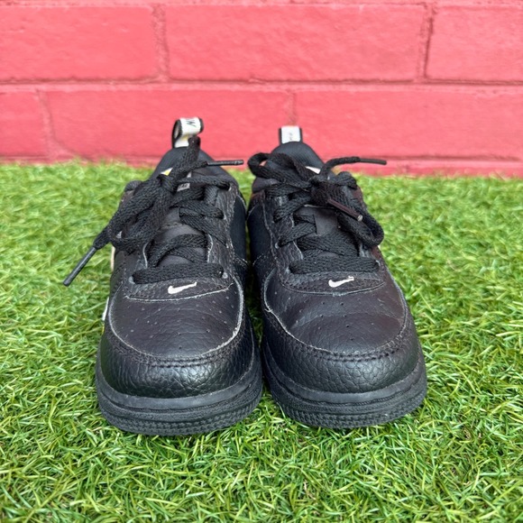 Nike Air Force 1 Low Utility Toddler Black Leather Sneakers Size 7c Walking - Picture 2 of 9